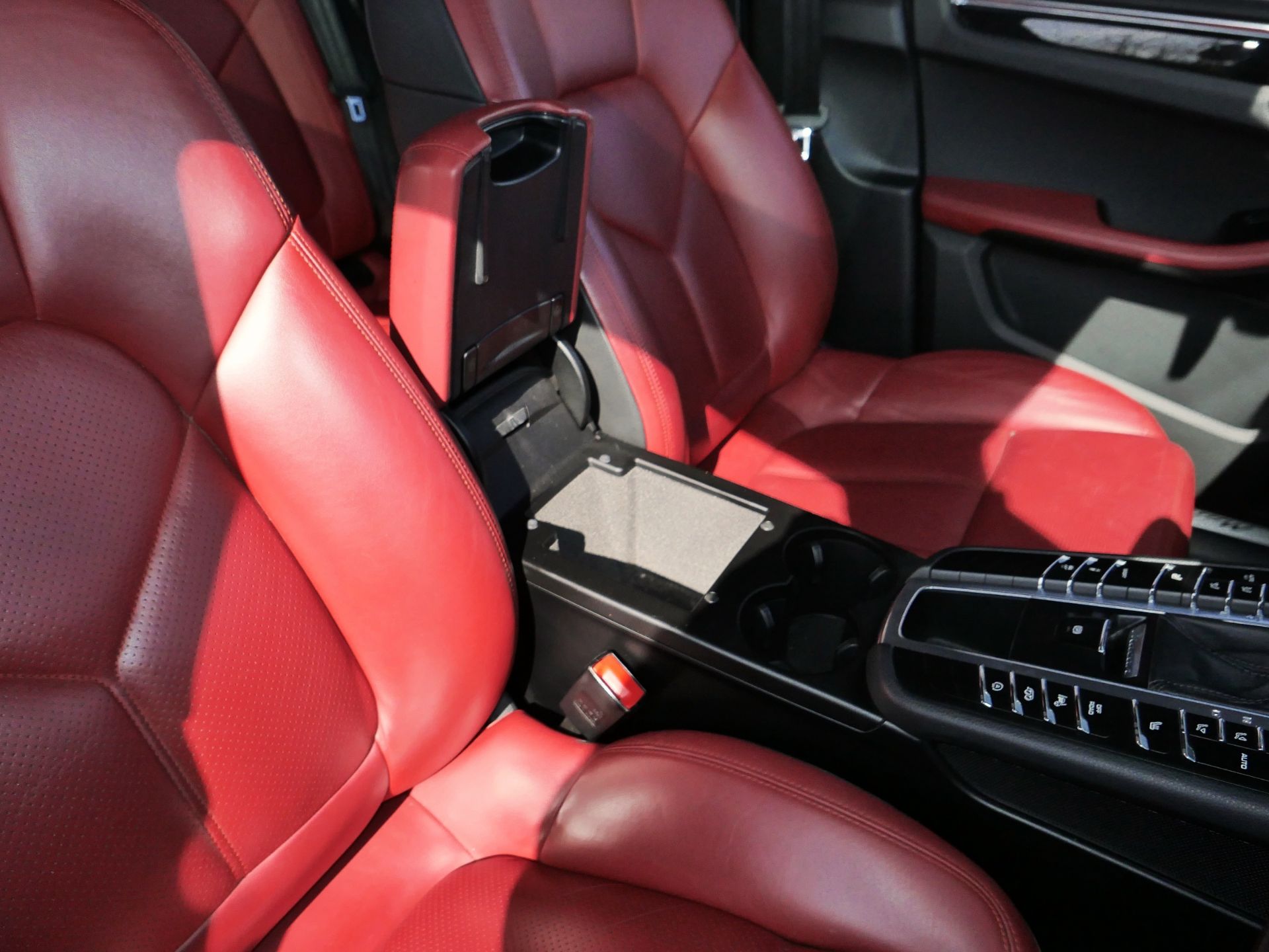 2015 Porsche Macan S S-A - Image 86 of 114