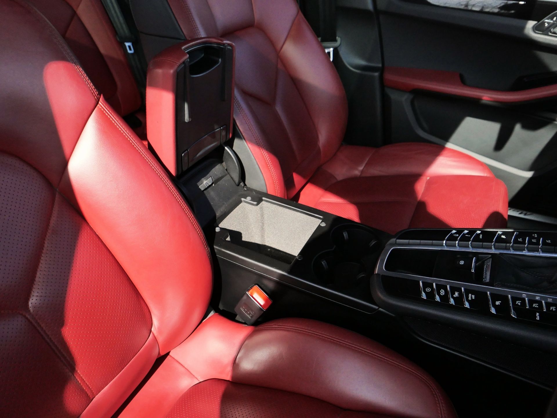 2015 Porsche Macan S S-A - Image 73 of 114