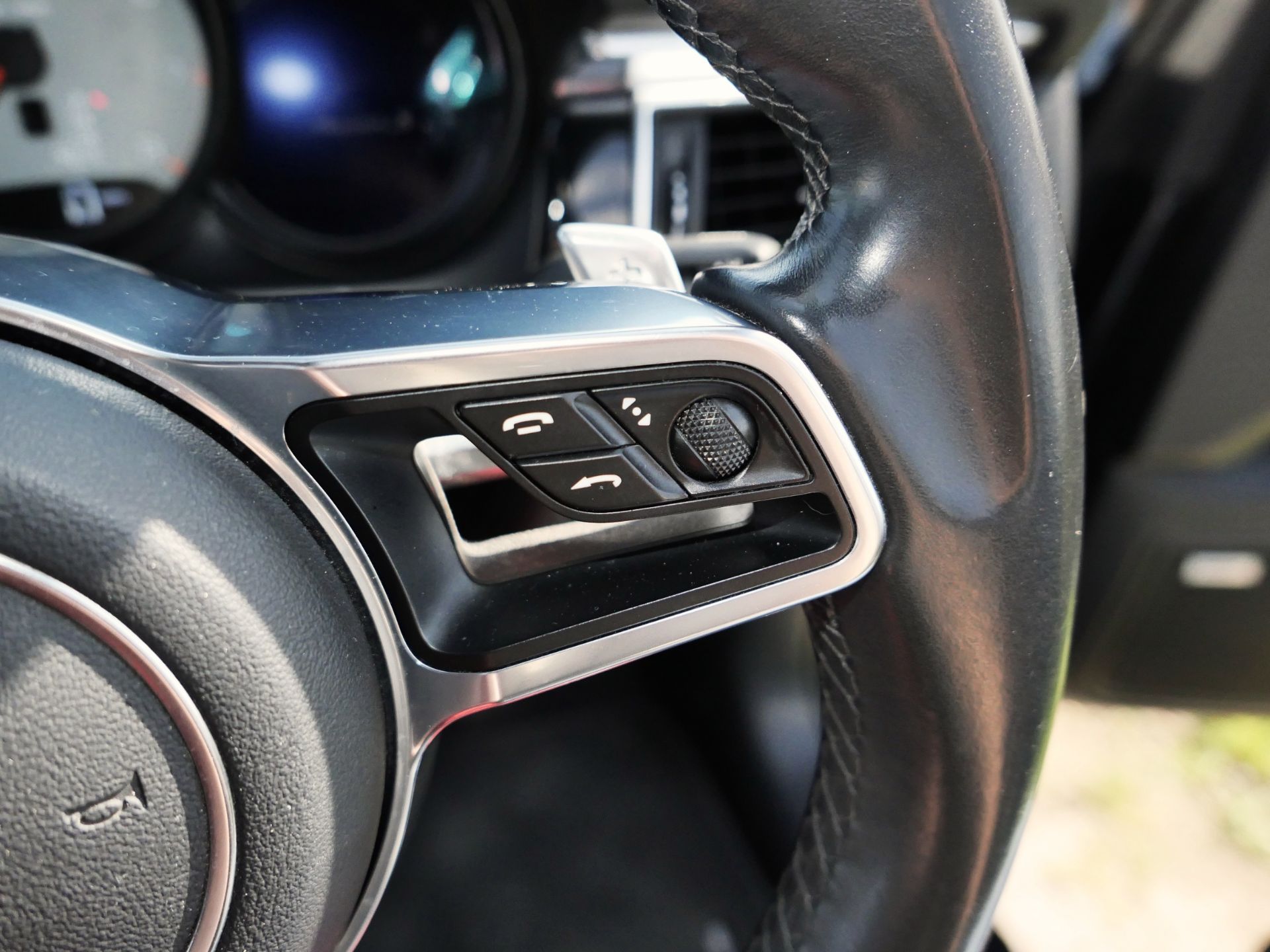 2015 Porsche Macan S S-A - Image 44 of 114