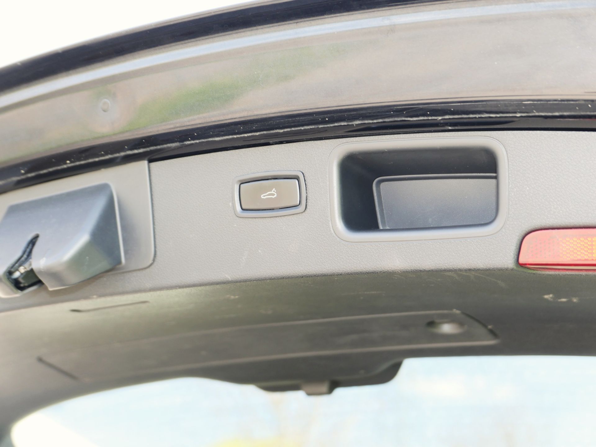 2015 Porsche Macan S S-A - Image 93 of 114