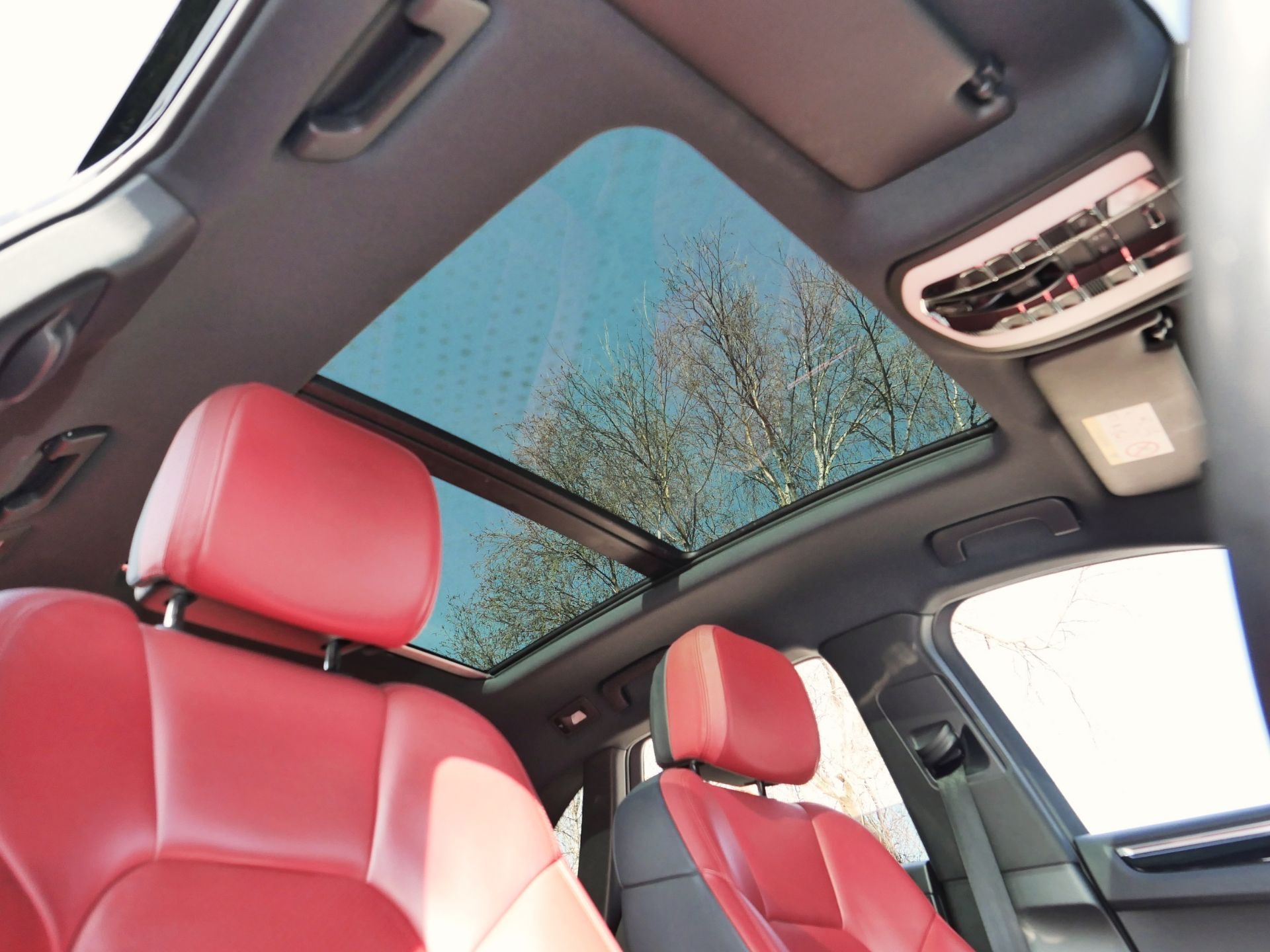 2015 Porsche Macan S S-A - Image 41 of 114