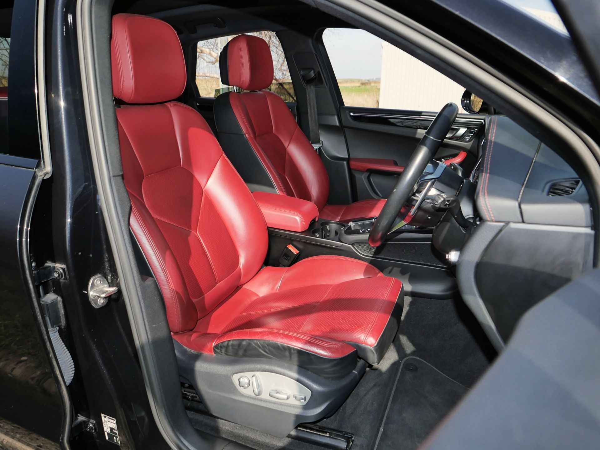 2015 Porsche Macan S S-A - Image 55 of 114