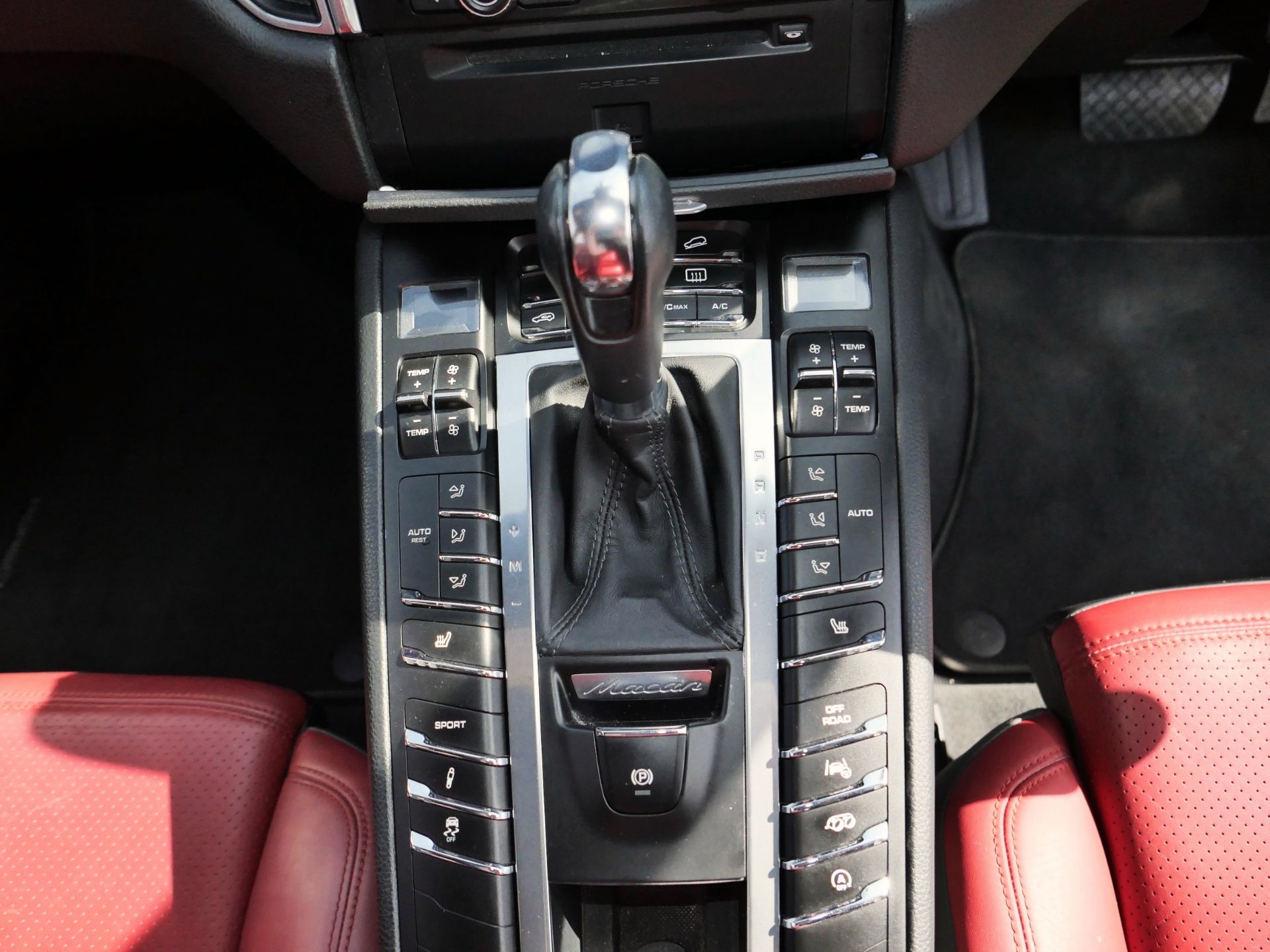 2015 Porsche Macan S S-A - Image 82 of 114