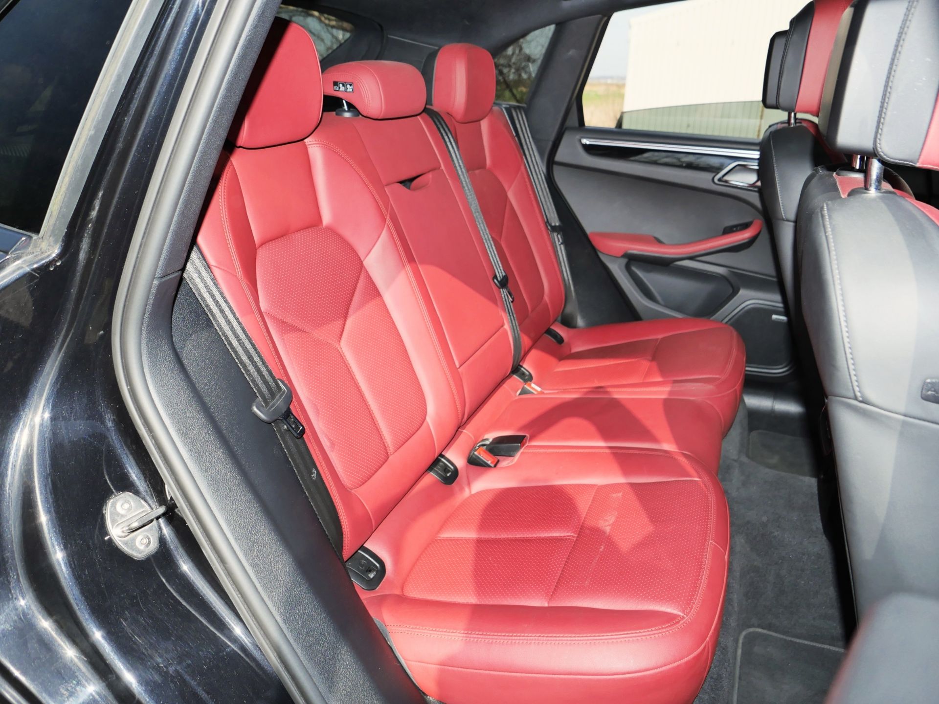 2015 Porsche Macan S S-A - Image 46 of 114