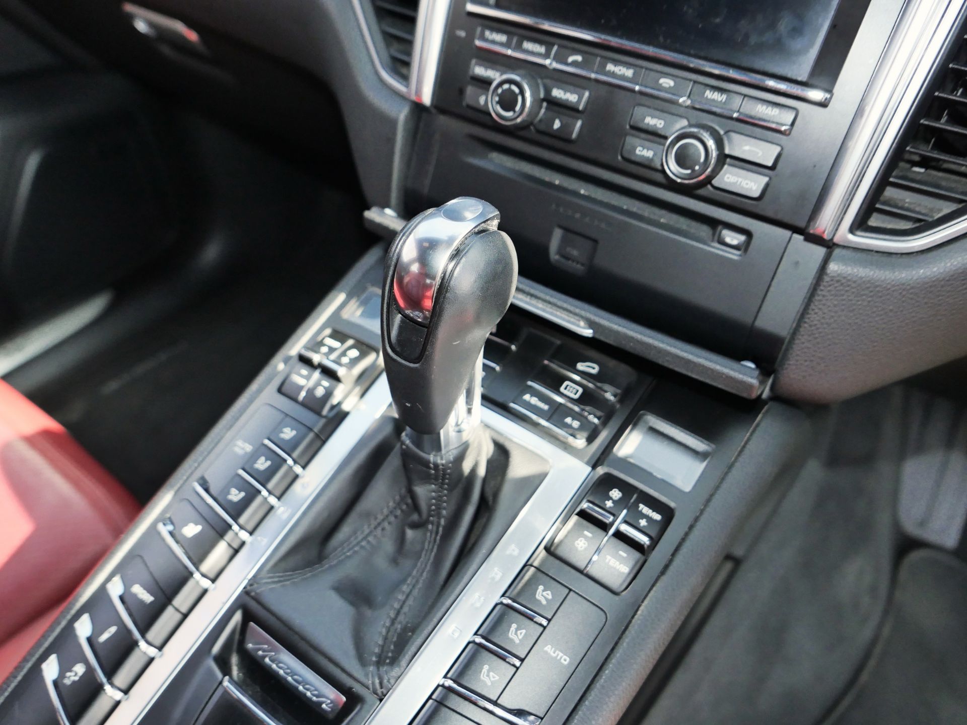 2015 Porsche Macan S S-A - Image 59 of 114