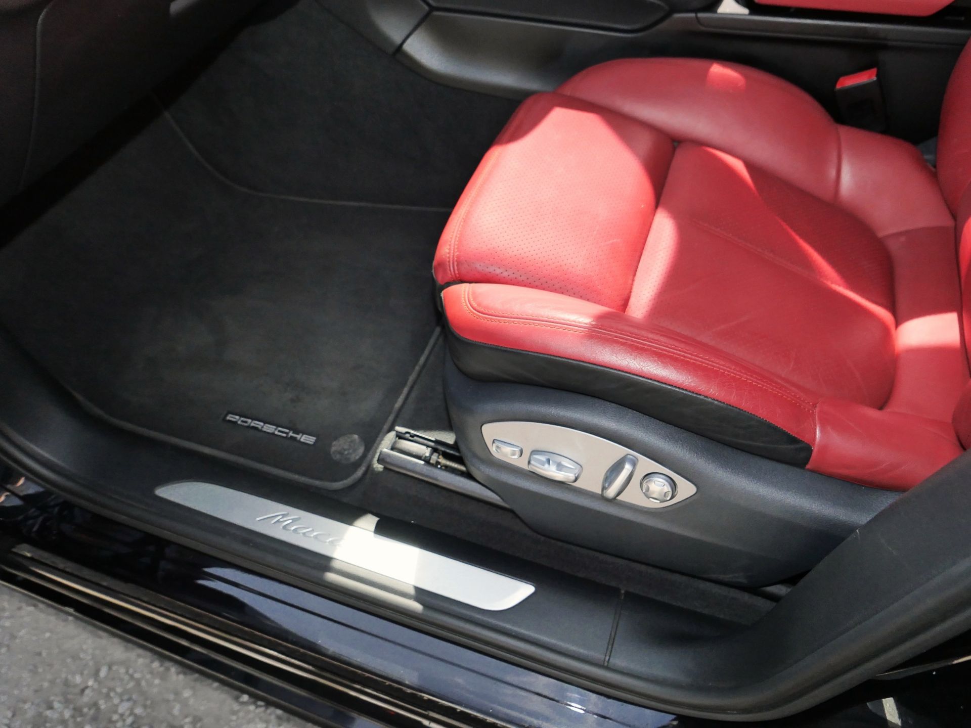 2015 Porsche Macan S S-A - Image 71 of 114