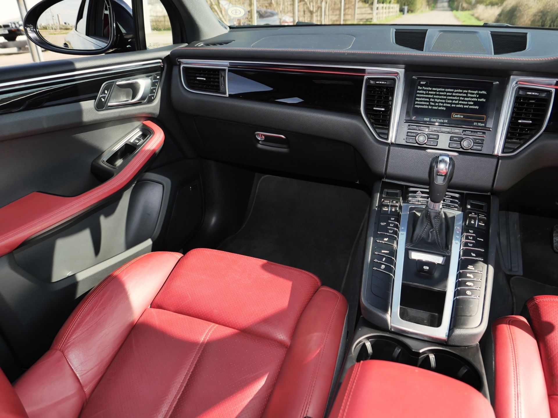 2015 Porsche Macan S S-A - Image 50 of 114
