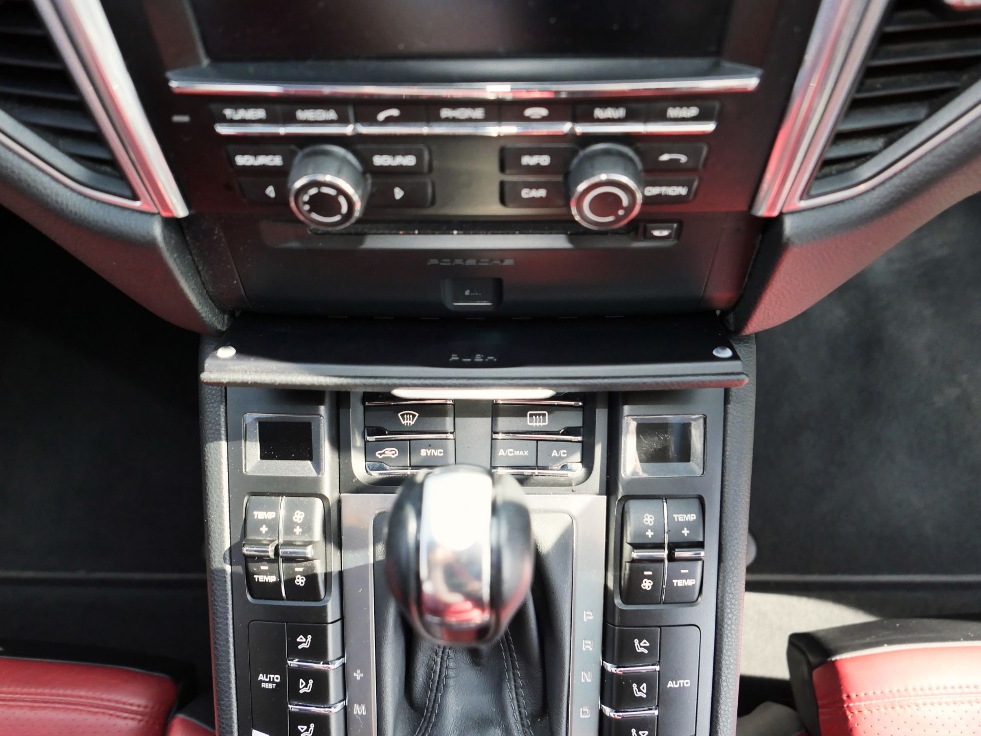 2015 Porsche Macan S S-A - Image 70 of 114