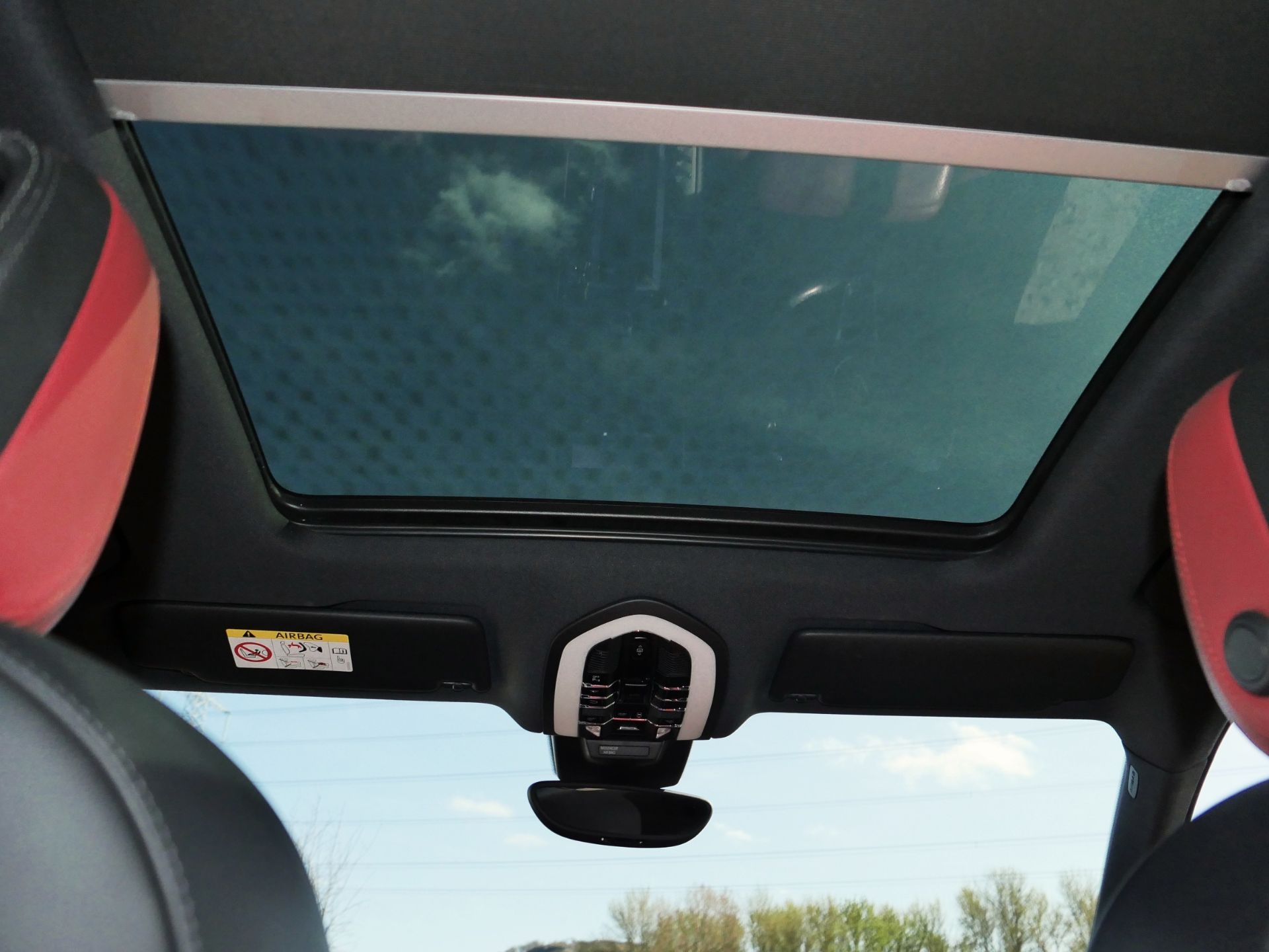 2015 Porsche Macan S S-A - Image 40 of 114