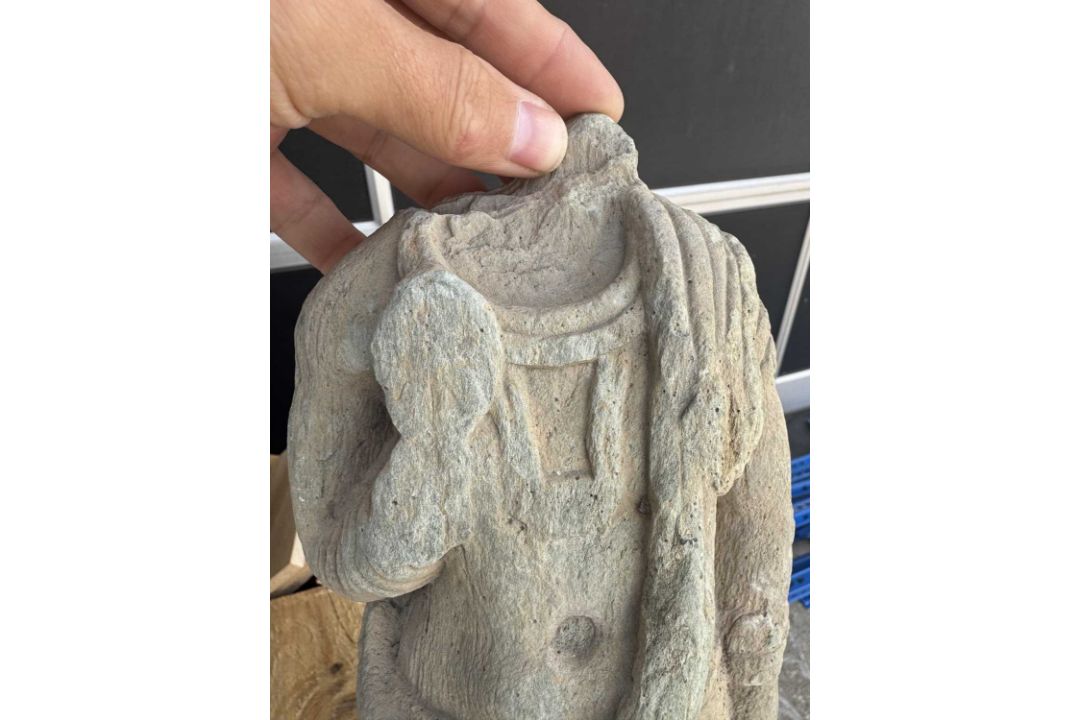 STANDING STONE TORSO OF A BODHISATTVA GANDHARA 4TH CENTURY - Bild 8 aus 14
