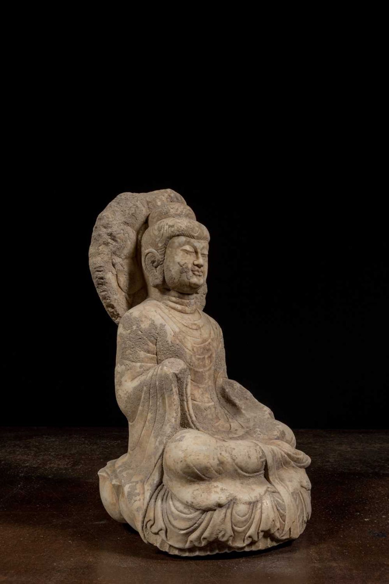 SEATED MARBLE BUDDHA NORTHERN QI 6TH DYNASTY CENTURY - Bild 2 aus 7