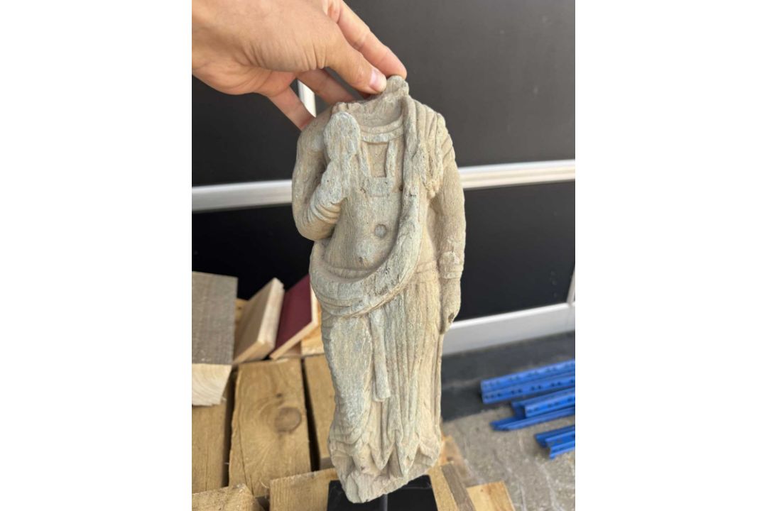 STANDING STONE TORSO OF A BODHISATTVA GANDHARA 4TH CENTURY - Bild 11 aus 14