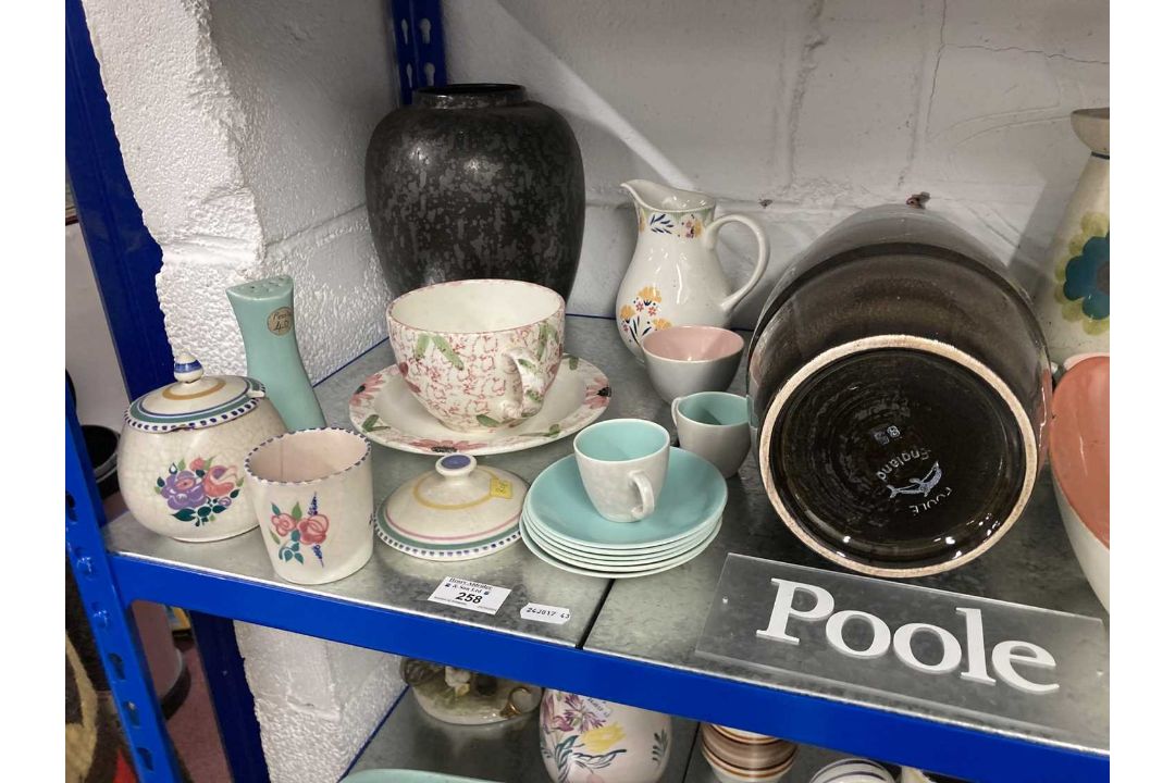 Ceramics: - Image 4 of 4