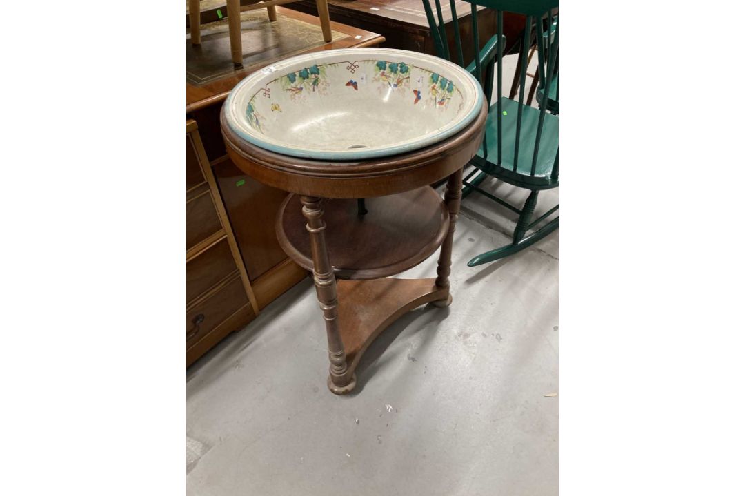 Furniture: - Image 5 of 8