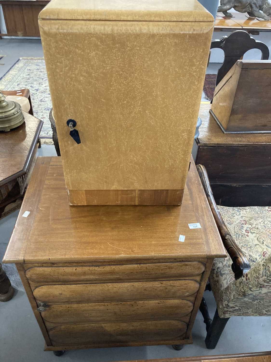 Furniture: - Image 3 of 4