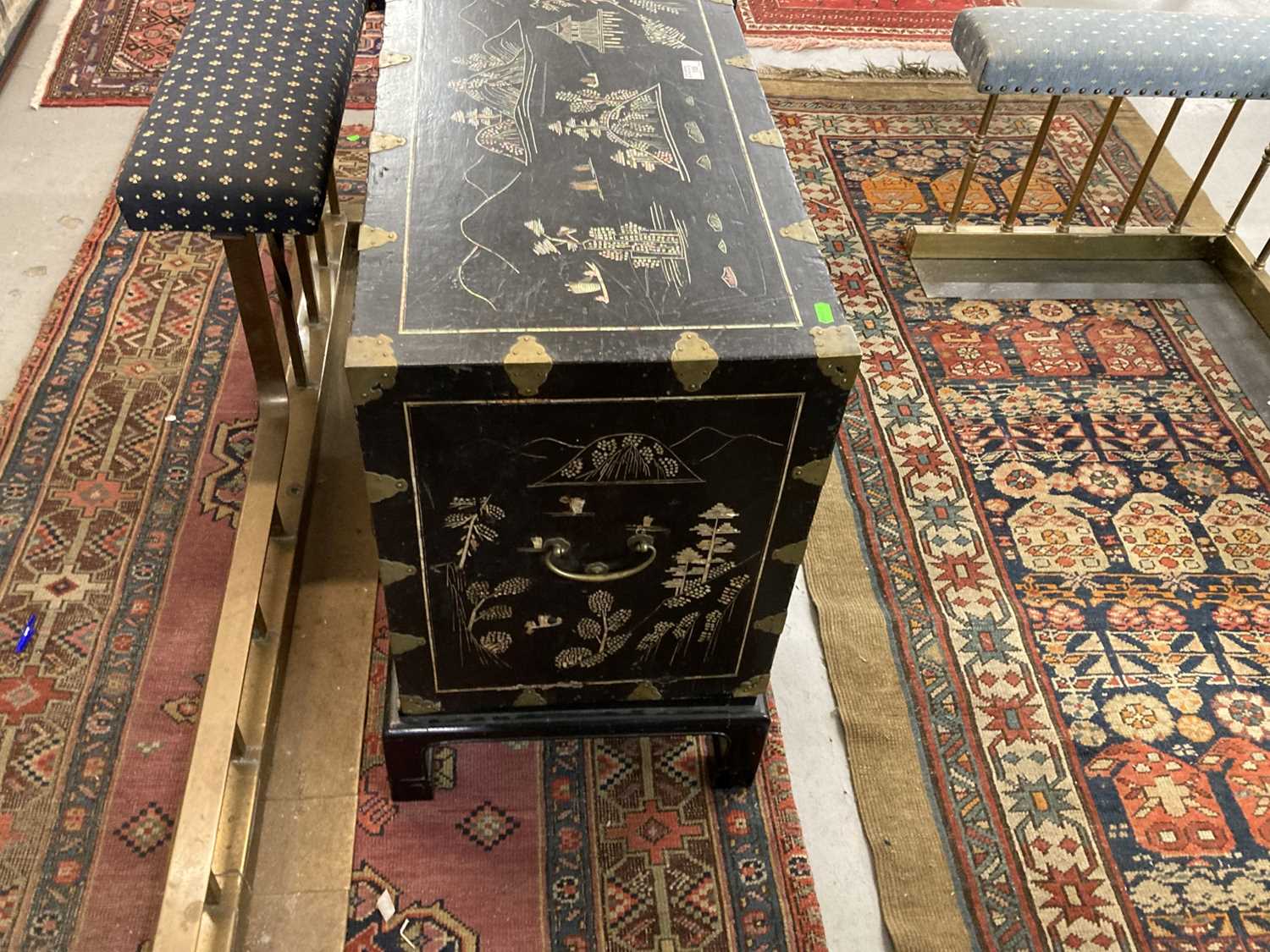 Furniture: - Image 4 of 4