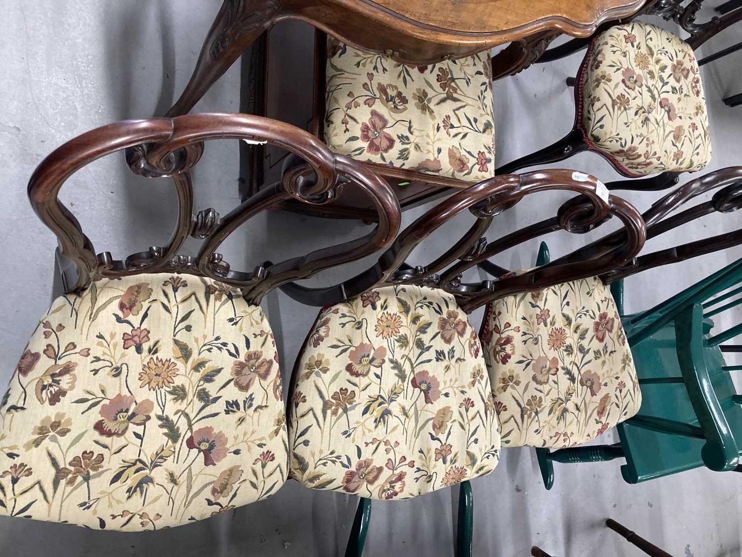 Furniture: - Image 4 of 6