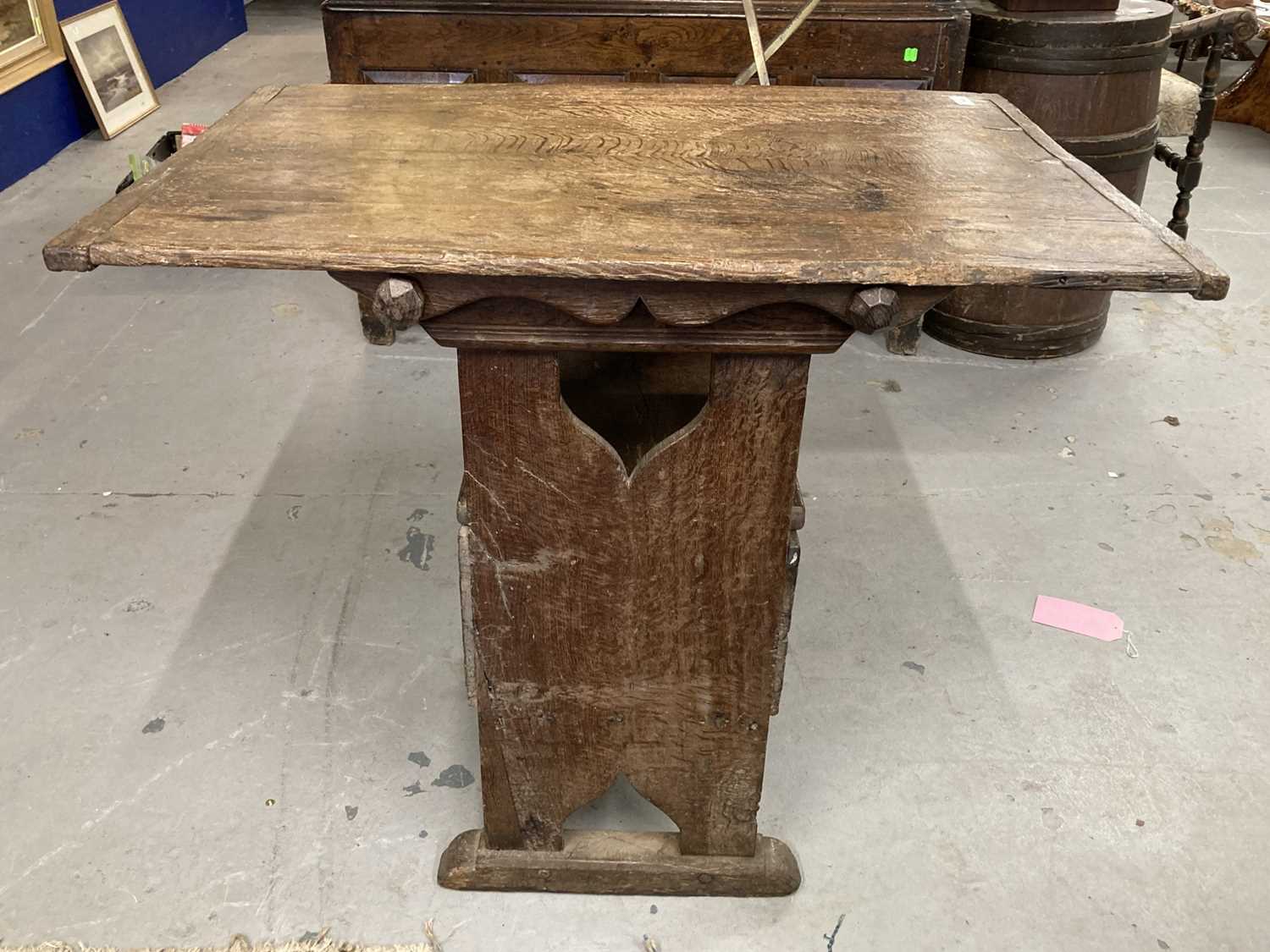 Furniture: - Image 7 of 11