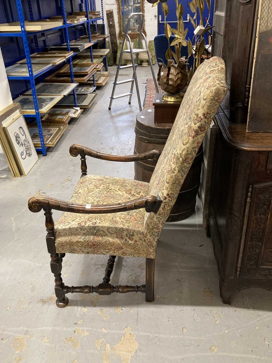 Furniture: - Image 6 of 6