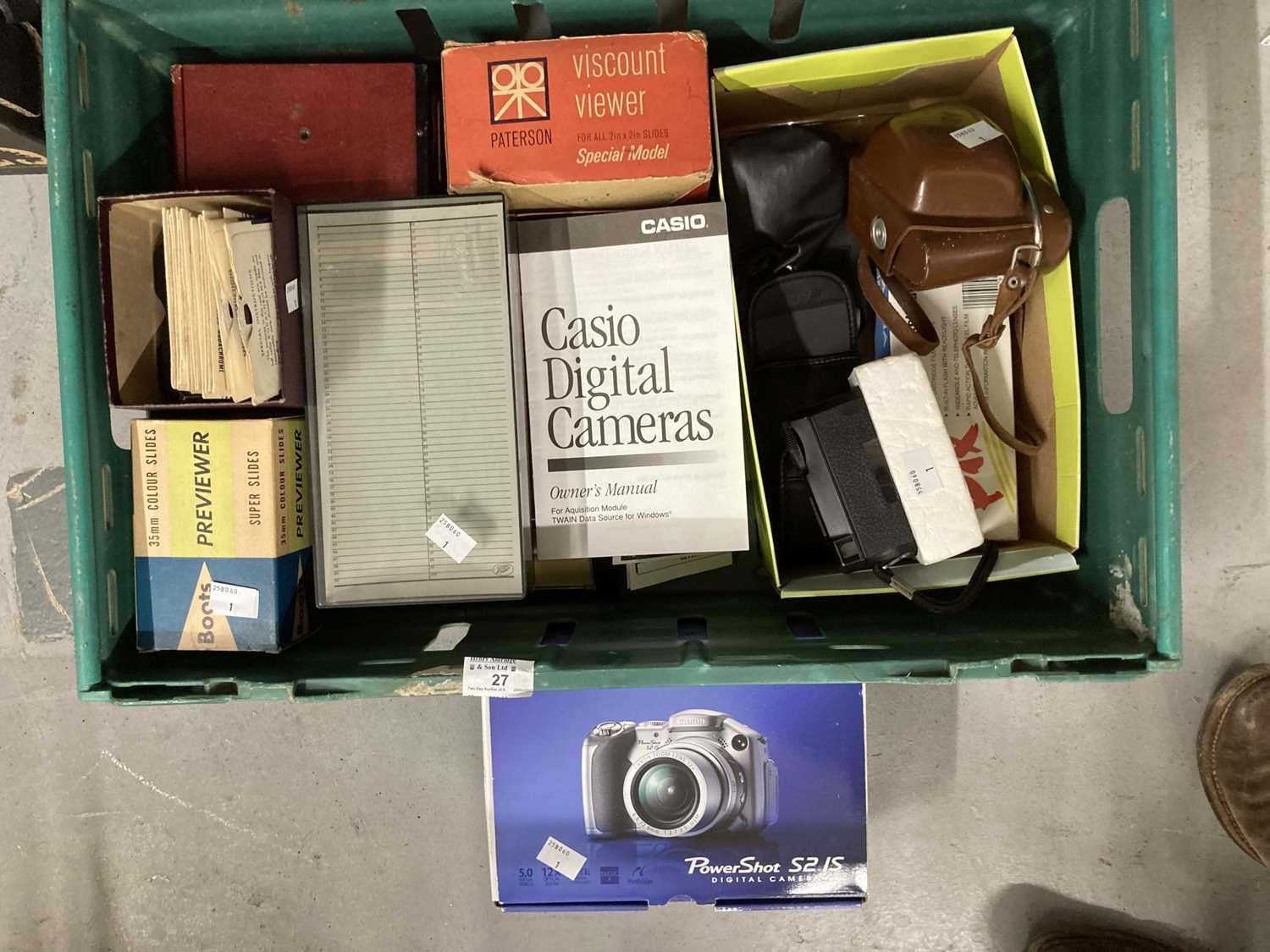 Photographic equipment: