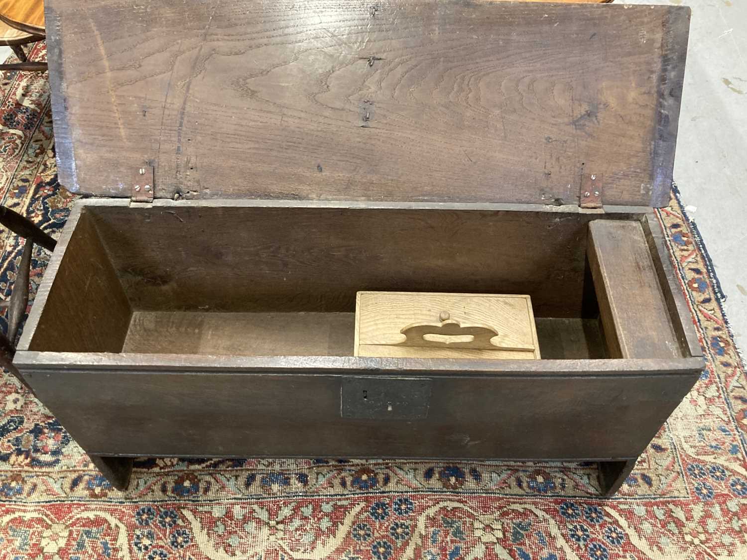 Furniture: - Image 4 of 4