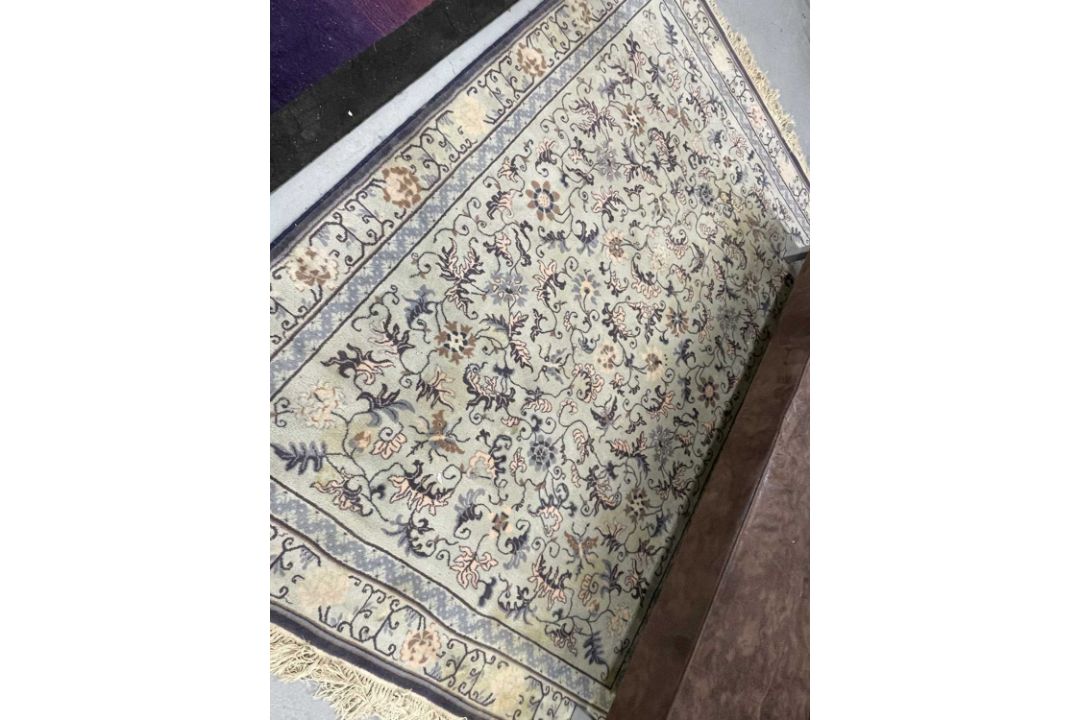 Rugs & Carpets: - Image 4 of 6