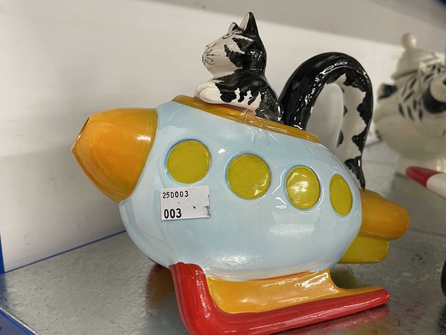 Ceramics: - Image 2 of 3