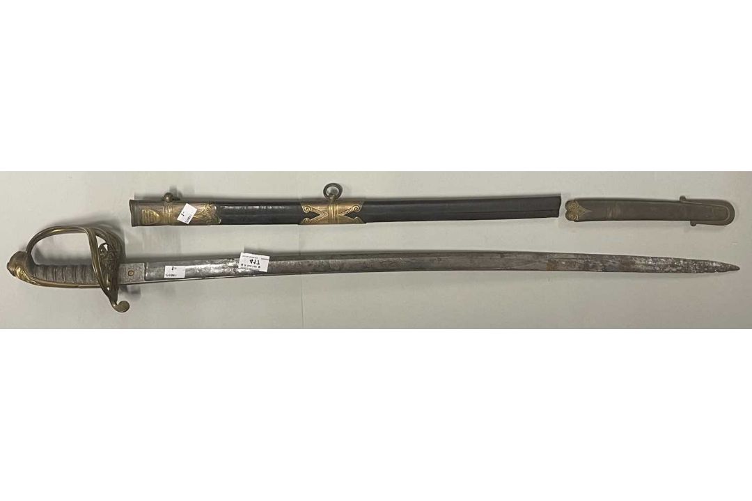 Weapons & Militaria: - Image 1 of 12
