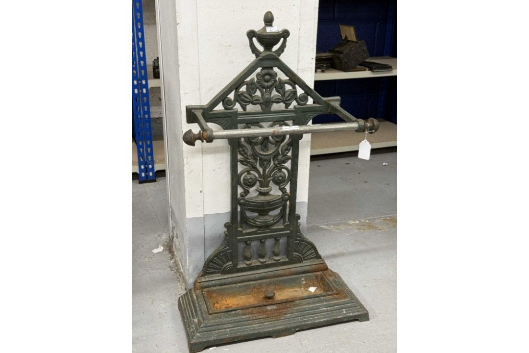 Metalware: - Image 2 of 2