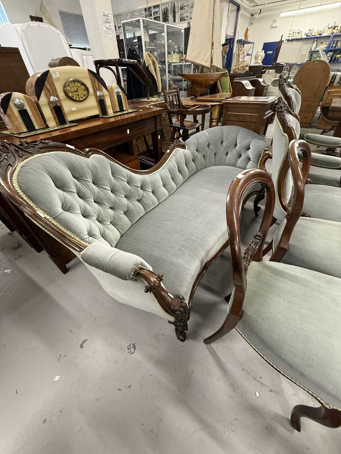 Furniture: - Image 4 of 5