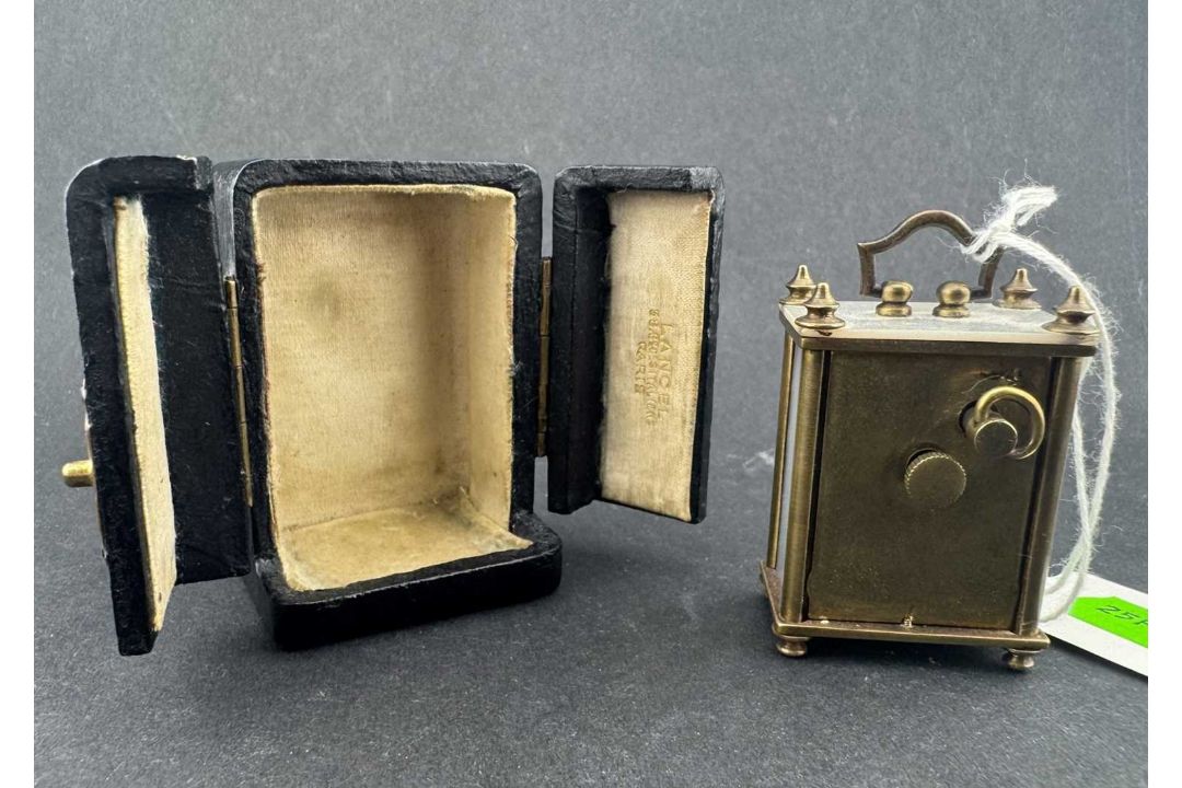Clocks: - Image 6 of 8
