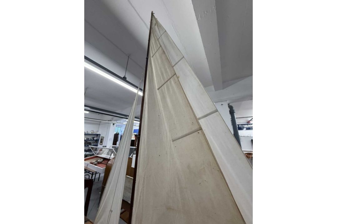 Models: - Image 4 of 8