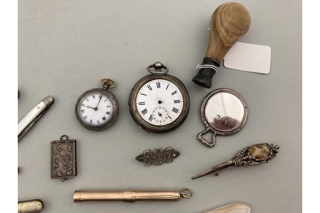 Objets D'Arts: - Image 3 of 4
