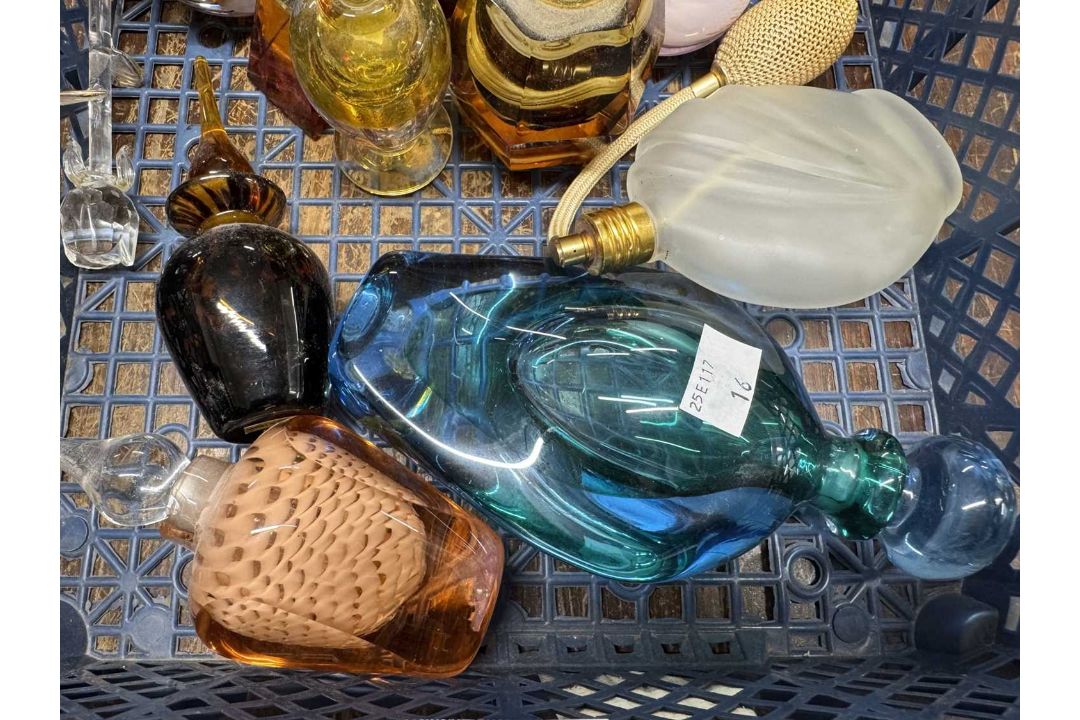 Glassware: - Image 2 of 3