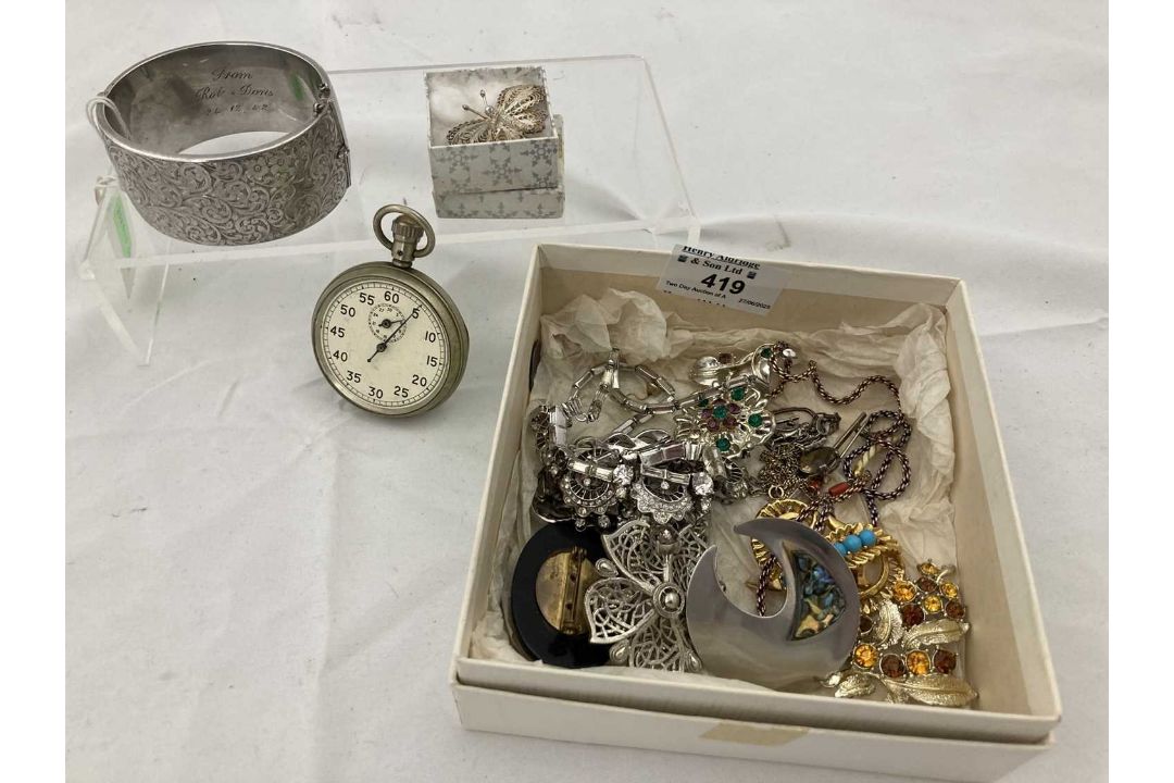 Costume Jewellery: - Image 1 of 3