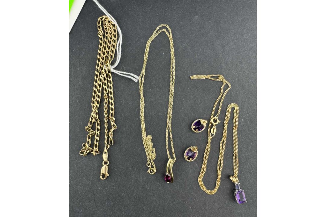 Jewellery: - Image 1 of 2