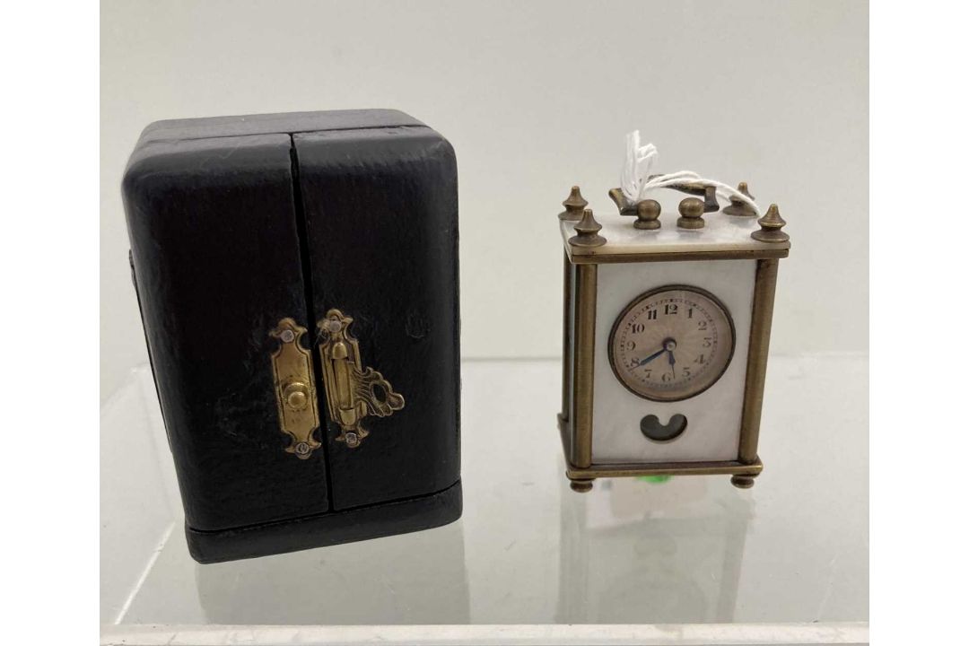 Clocks: - Image 2 of 8