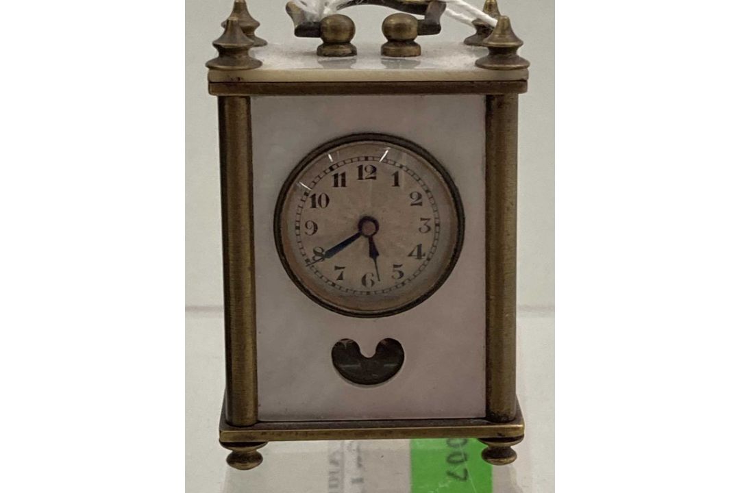 Clocks: - Image 3 of 8