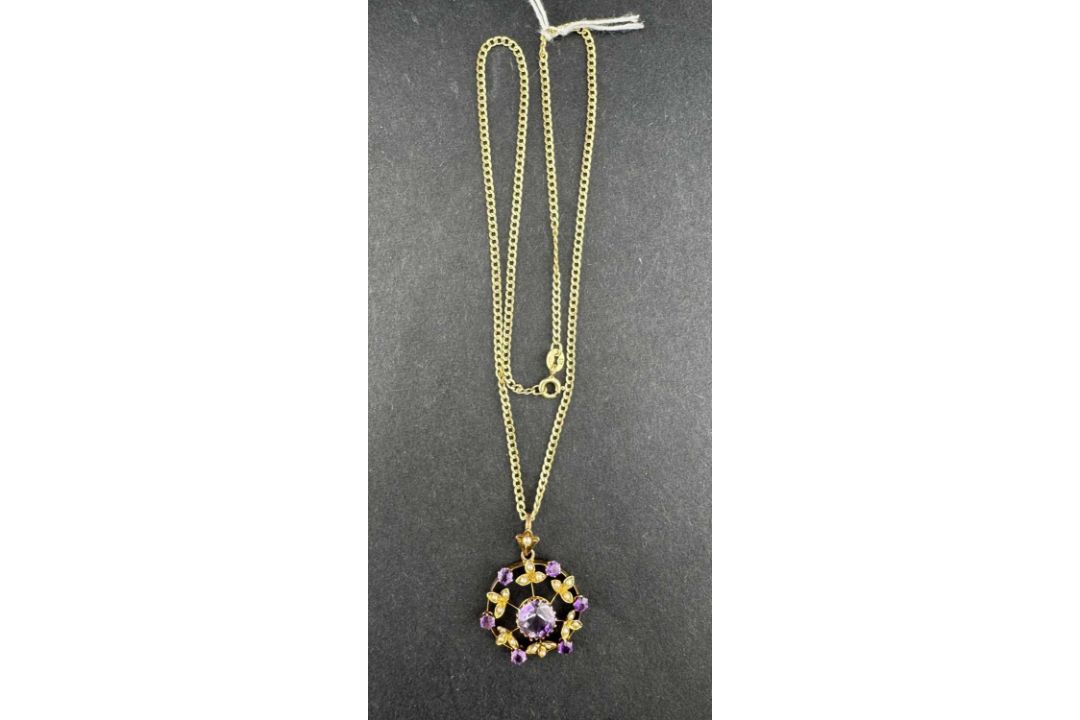 Jewellery: - Image 1 of 3