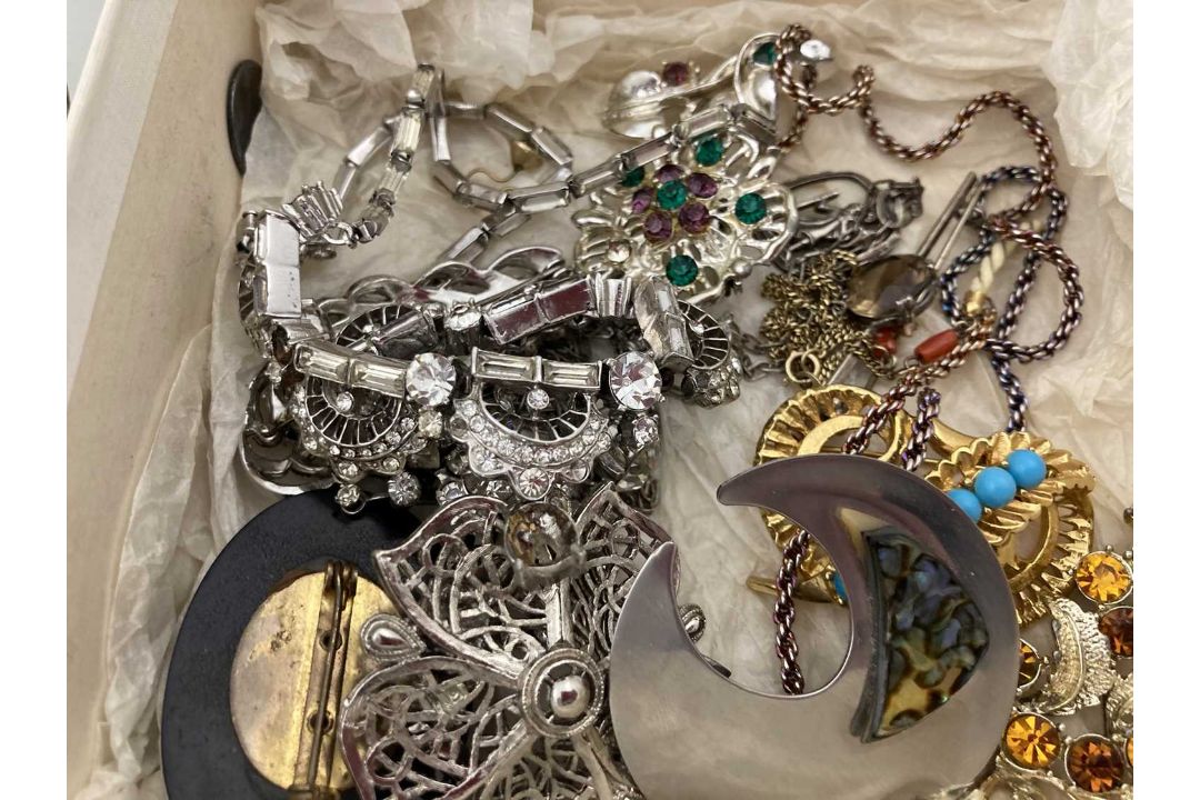 Costume Jewellery: - Image 2 of 3