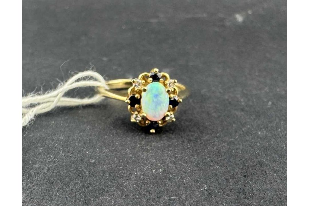 Jewellery: - Image 1 of 4