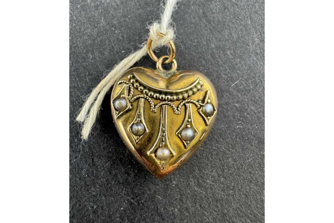 Jewellery: - Image 1 of 2