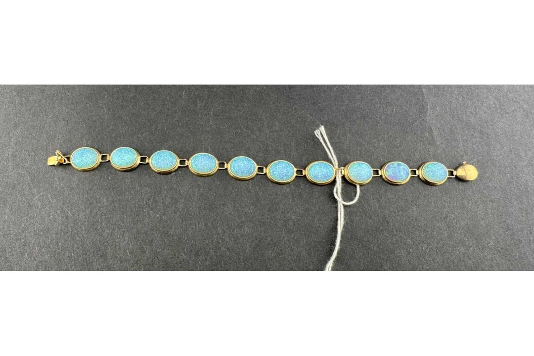 Jewellery: - Image 1 of 2