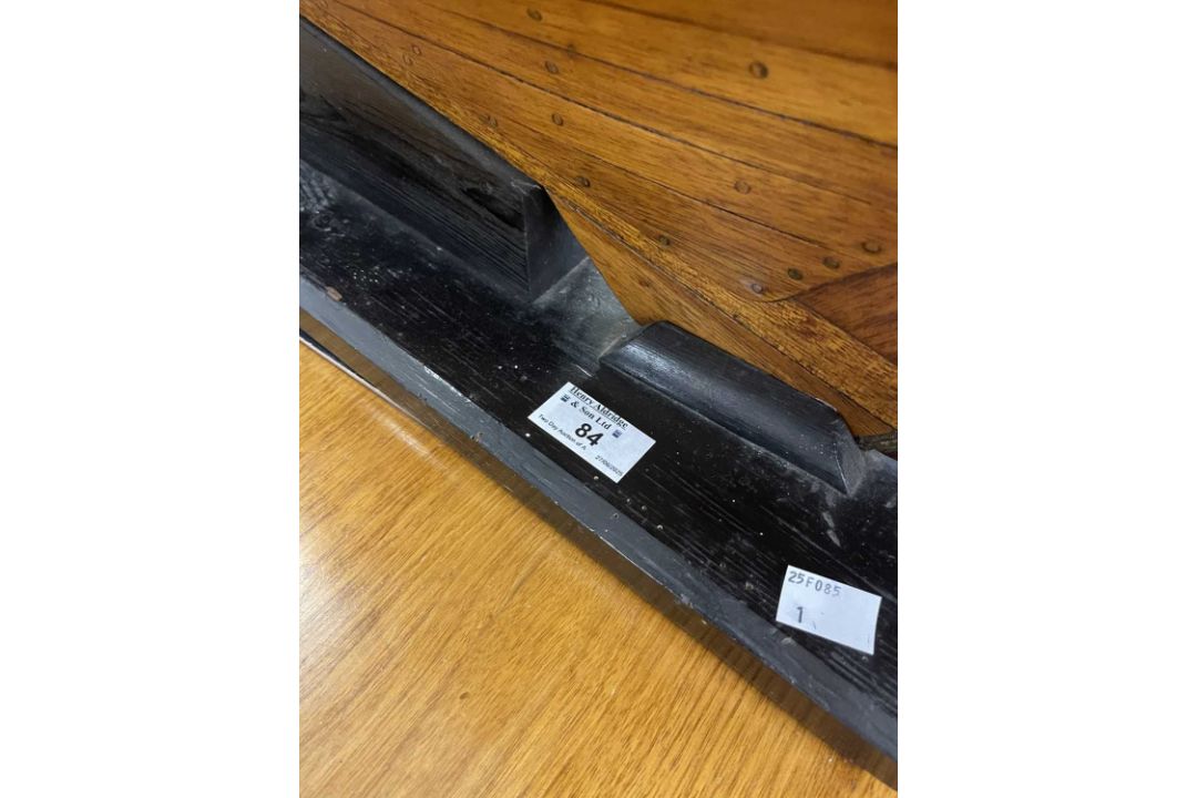 Furniture: - Image 3 of 3