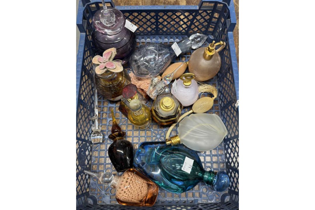 Glassware: - Image 1 of 3