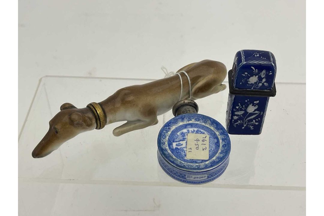 Objets D'Art: - Image 1 of 2