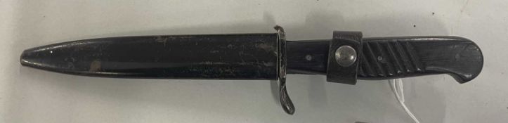 Military Edged Weapons: