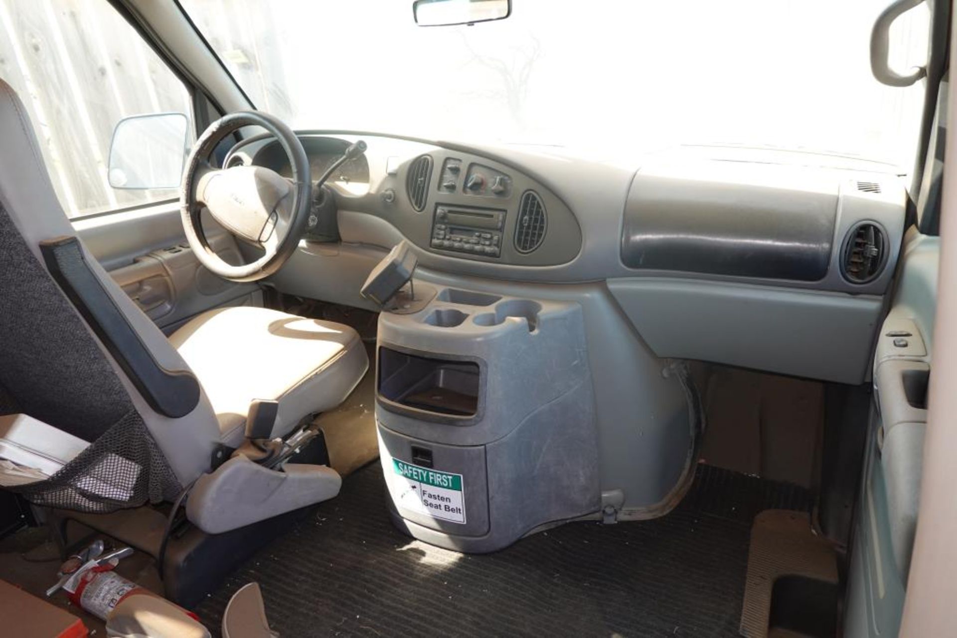 2002 Ford Passenger Transport Van - Image 8 of 14