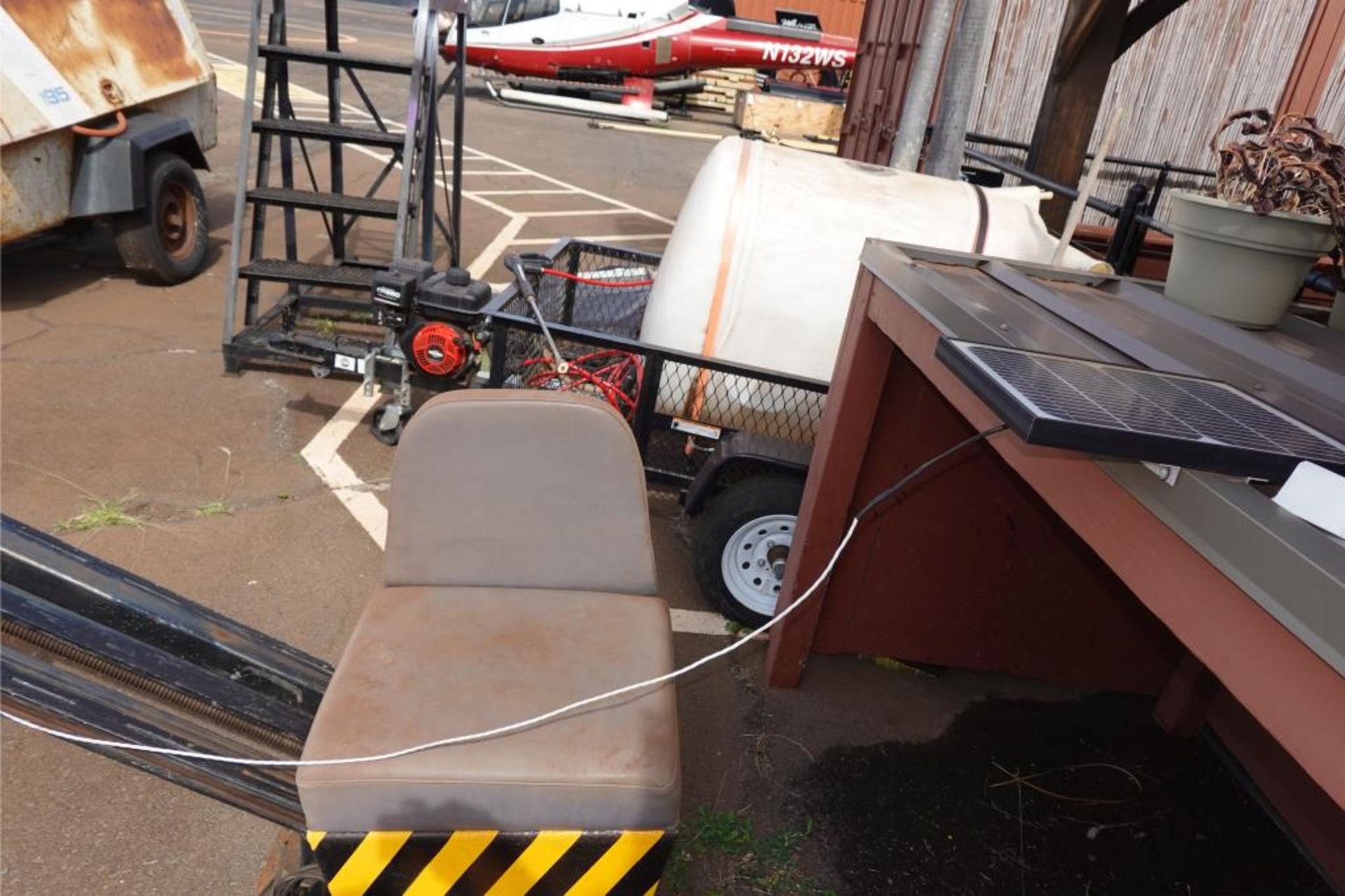 Handicap Wheel Chair Lift - Image 5 of 5