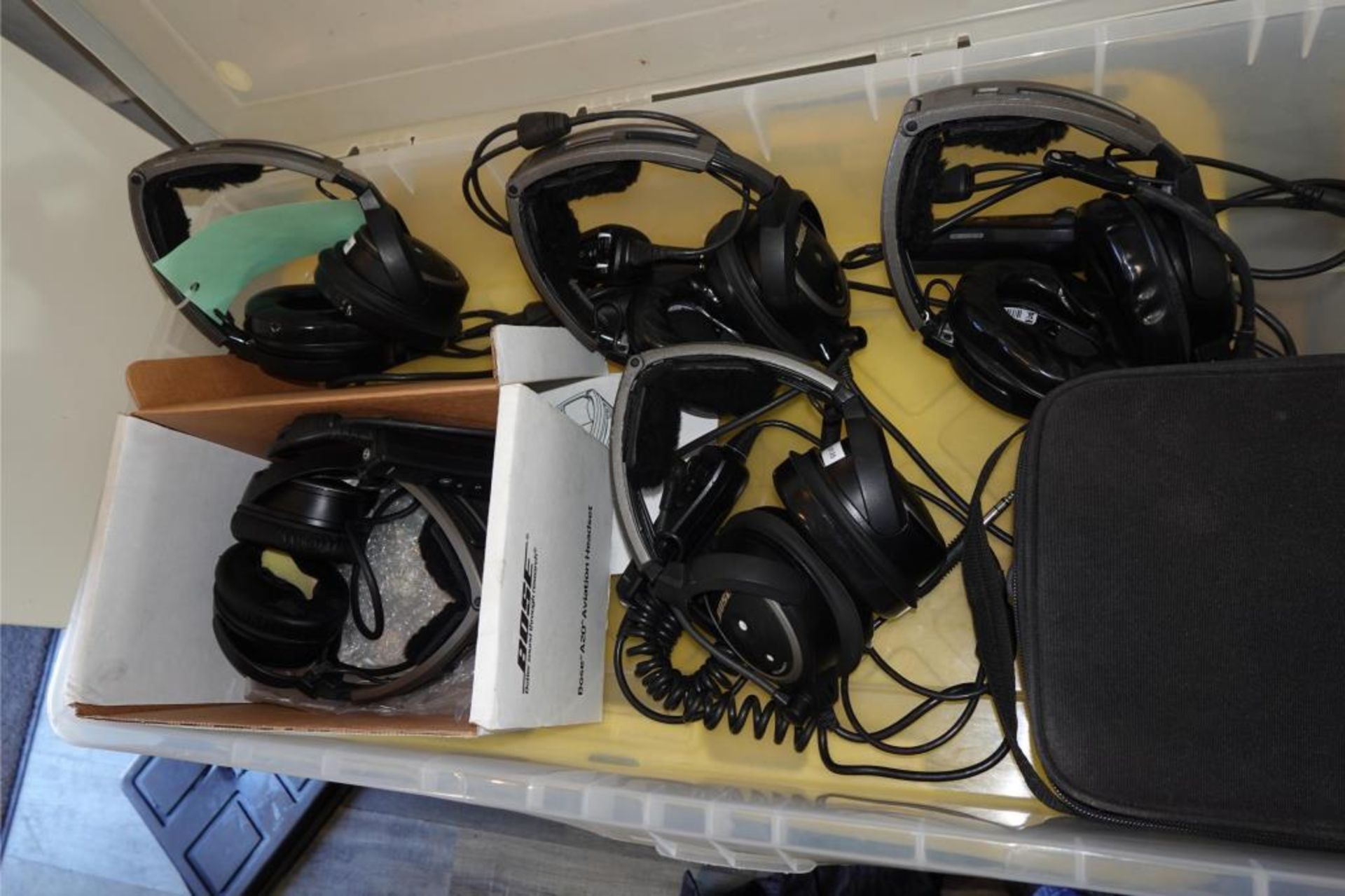 Bose Helicopter Aviation Head Sets - Image 4 of 8